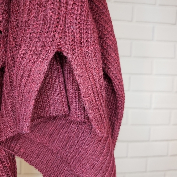 Perfect SO red sweater with laced shoulder Size M - Picture 3 of 10